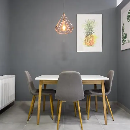 Young Vibe Old Town Апартаменти